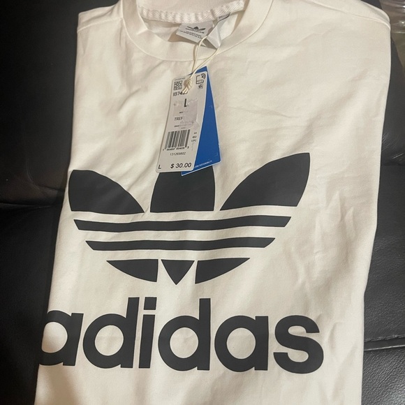 Adidas White T-Shirt Large NWT gift 🎁 included - Picture 6 of 7